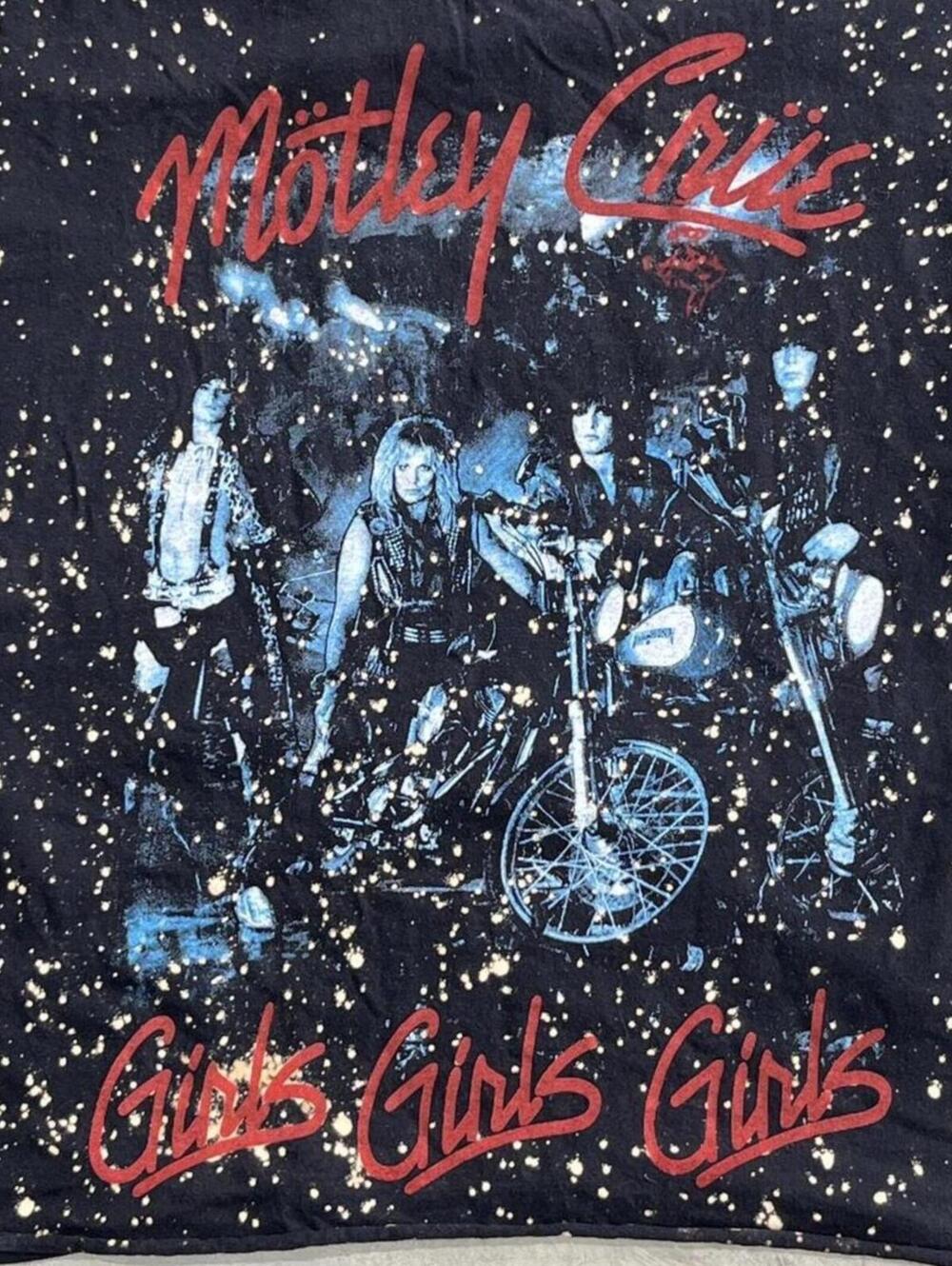 Mötley Crüe Preowned XL Splattered Distressed Cropped T-shirt